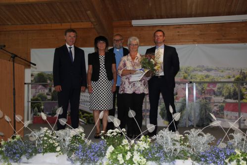 Ortsvorsteherin Helaß erhät Auszeichnung für langjähriges Engagement 
