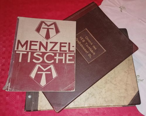 Katalog „Dresdner Tischfabrik Hermann Menzel“, Chronik „VEB Tischfabrik Großröhrsdorf OL“ und Fotoalbum 