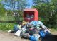  So geht es nicht: Umfeld der Altkleidercontainer wird immer mehr vermüllt