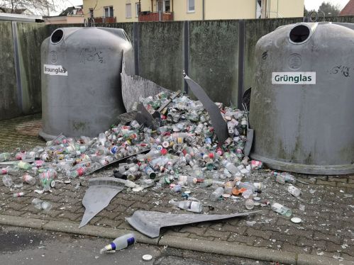 Gesprengter Glascontainer auf der Nordstraße