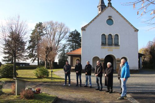 Kranzniederlegung auf dem äußeren Friedhof in Großröhrsdorf