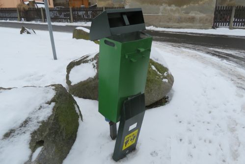 Zerstörte Hundetoilette